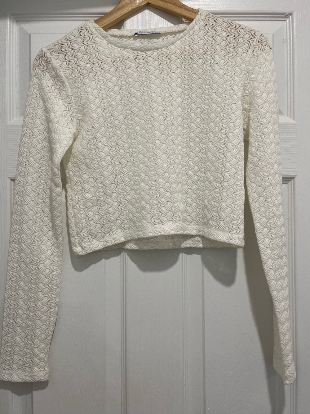 Zara Cream Crewneck Cropped Knit Sweater